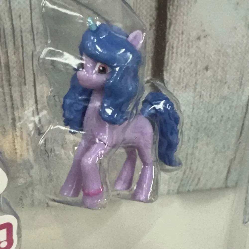 World's Smallest My Little Pony IZZY MOONBOW Micro Figure Horse Leg Motion
